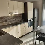 New The Twins Two-bedroom, 3 At 15 Tsani Ginchev Street, Floor 2 Lägenhet