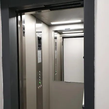 Apartamento New The Twins Two-bedroom, 3 At 15 Tsani Ginchev Street, Floor 2 Varna