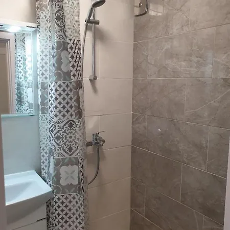 Apartamento New The Twins Two-bedroom, 3 At 15 Tsani Ginchev Street, Floor 2 Varna